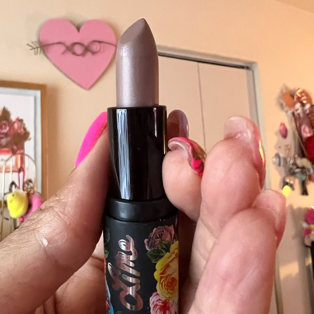 Like Crime “Roswell” Swatched 1x